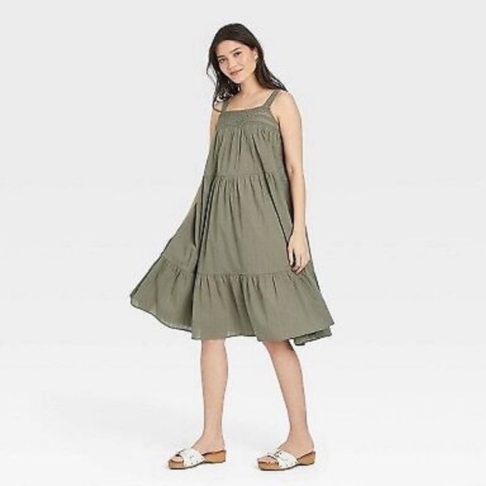 Universal Thread Flowy Olive Green Crochet Square Neck